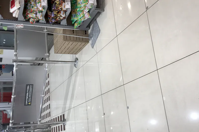【西友　蒲生伊原店】1階入口前　プロモーション用途や物販、食物販のポップアップストアに最適なスーパー店内催事イベントスペース
