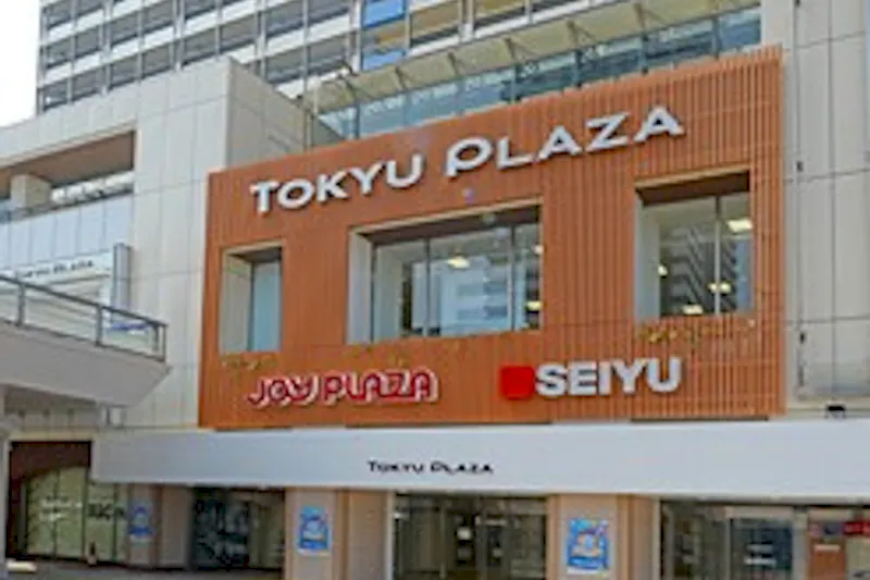 【東急プラザ新長田】「1F 南西出入口 」新長田一番商店街方面の出入口横！ポップアップストアやPRイベントに最適な視認性の高いイベントスペース