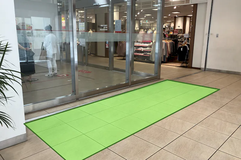 【東急プラザ新長田】「1F 南西出入口 」新長田一番商店街方面の出入口横！ポップアップストアやPRイベントに最適な視認性の高いイベントスペース