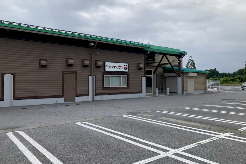 【ダイナム栃木今市店｜割引キャンペーン実施中】キッチンカーや各種プロモーションイベントに最適なアミューズメント施設のイベントスペース（店舗食堂側）