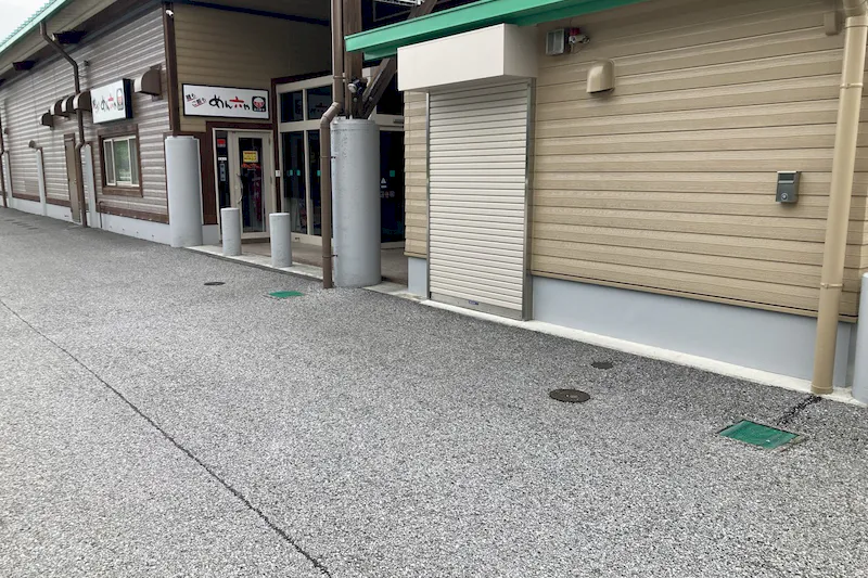 【ダイナム栃木今市店｜割引キャンペーン実施中】キッチンカーや各種プロモーションイベントに最適なアミューズメント施設のイベントスペース（店舗食堂側）