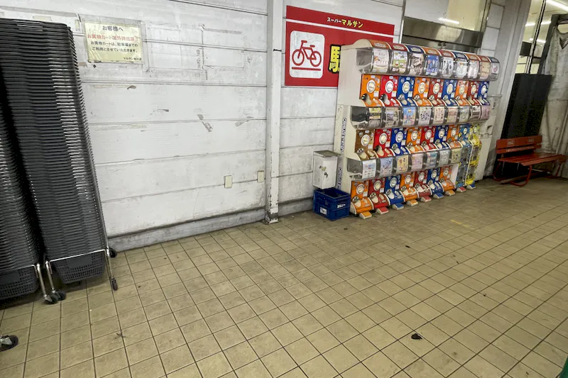 【マルサン吉川店】プロモーションに最適なレジ通過後の導線上に位置するスペース ※平日のみ利用可能