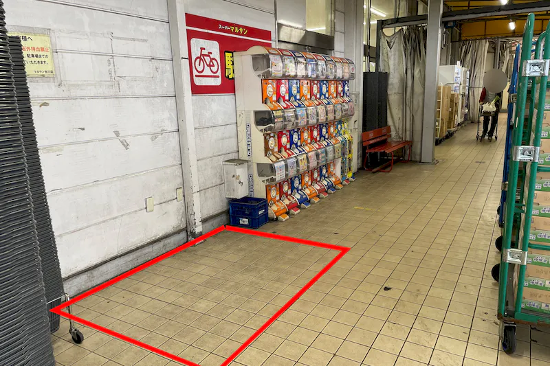 【マルサン吉川店】プロモーションに最適なレジ通過後の導線上に位置するスペース ※平日のみ利用可能