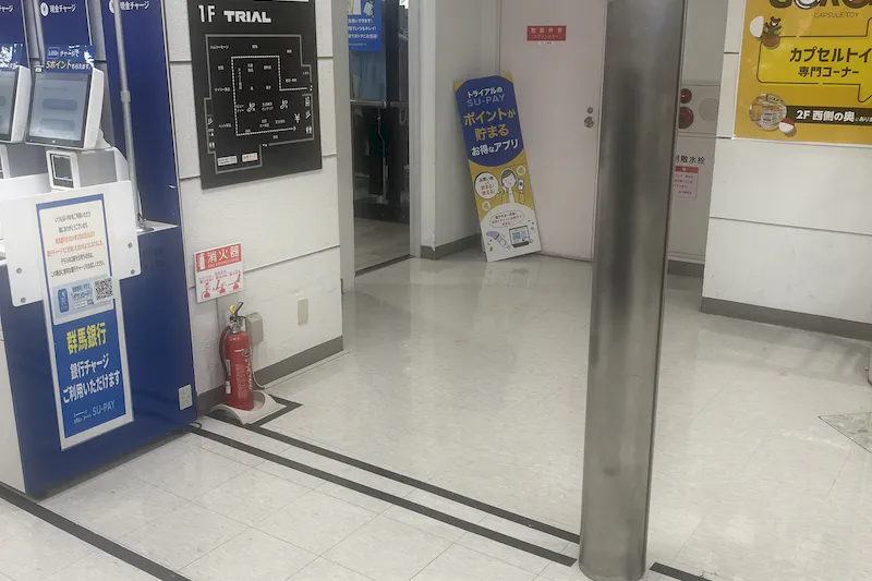 【メガセンタートライアル伊勢崎中央店】③食物販や出張販売に適したエレベーター横スペース（1階東側メイン出入口）