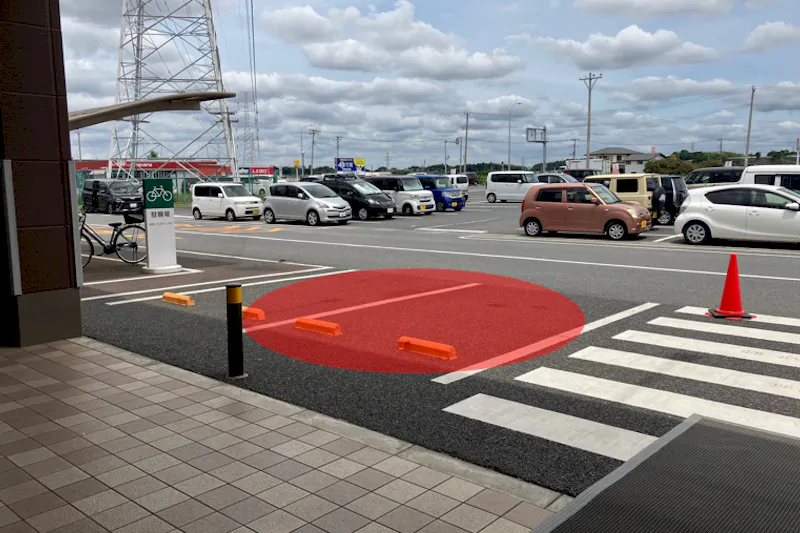 【ベイシア ちば古市場店】食品側入口前スペース　販促プロモーションに最適な屋外催事イベントスペース